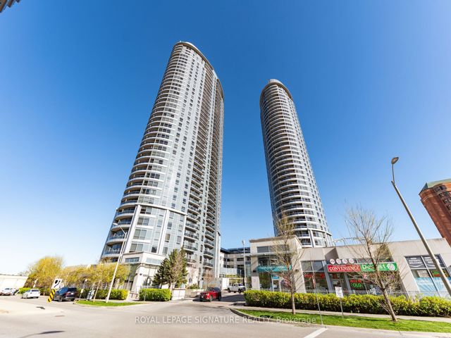 1423 - 135 Village Green Sq