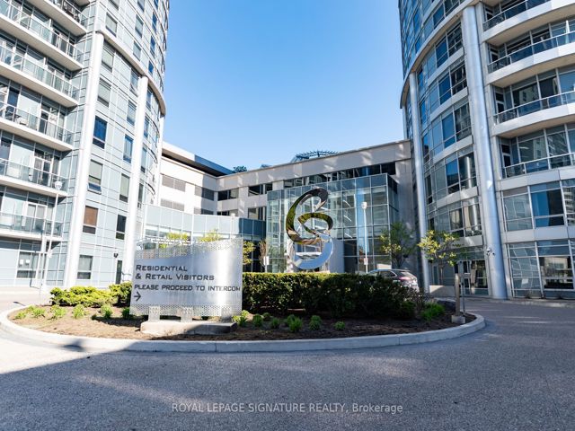 1423 - 135 Village Green Sq