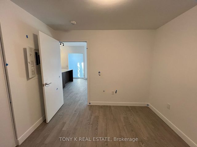 7 - 170 Clonmore Dr