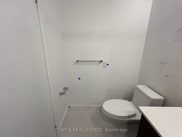 7 - 170 Clonmore Dr