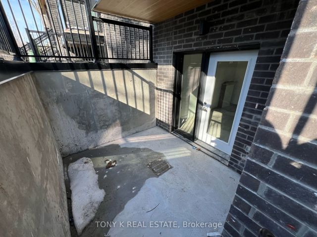 7 - 170 Clonmore Dr