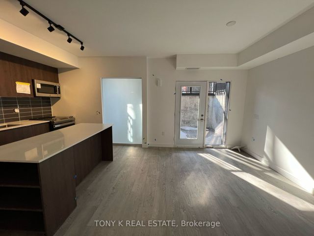 7 - 170 Clonmore Dr