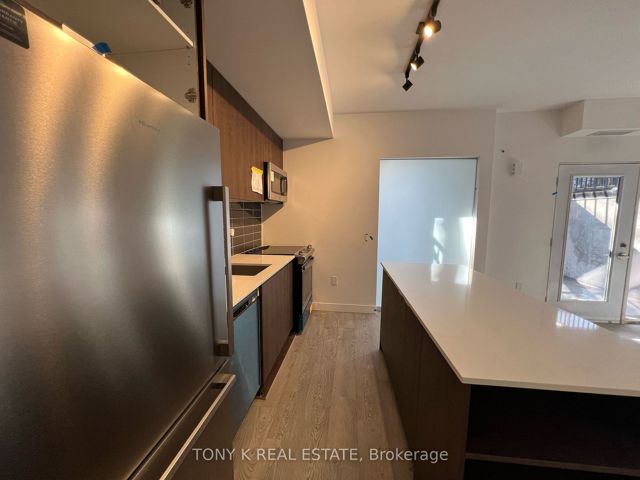 7 - 170 Clonmore Dr