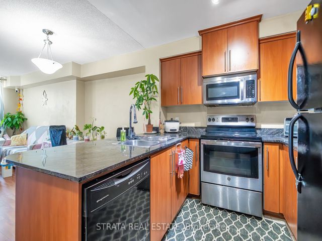 5i - 8 Rosebank Dr