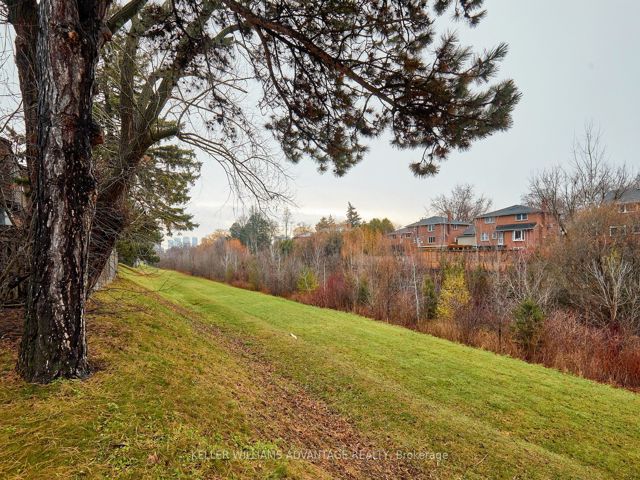 6 - 671 Huntingwood Dr