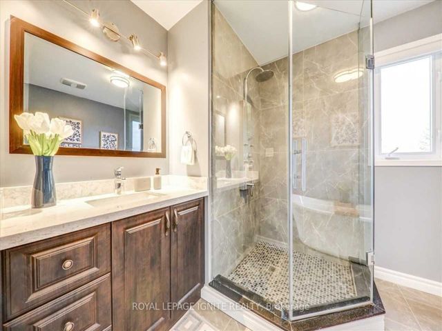 1808 - 19 Rosebank Dr