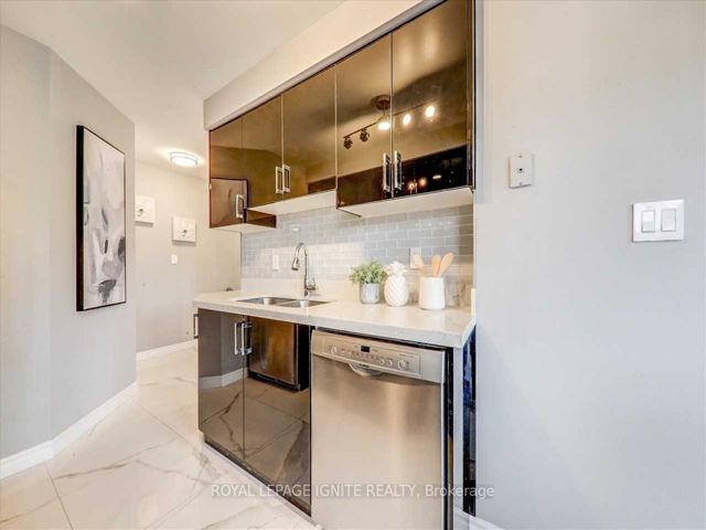 1808 - 19 Rosebank Dr