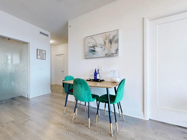 1110 - 3220 Sheppard Ave E