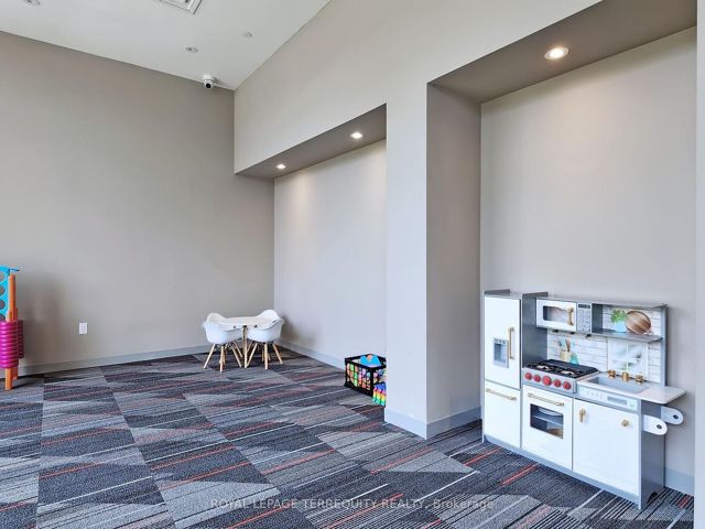 1110 - 3220 Sheppard Ave E