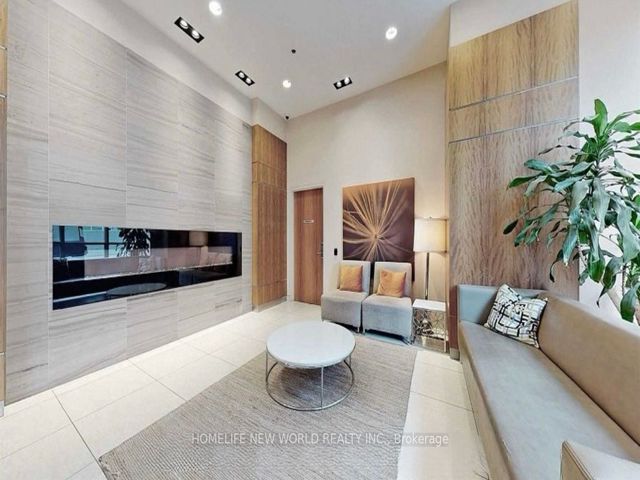3811 - 50 Town Centre Crt