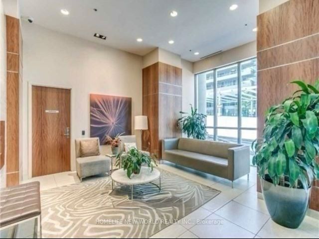 3811 - 50 Town Centre Crt