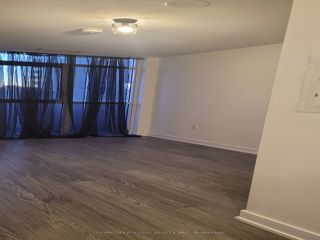 207 - 225 Village Green Sq