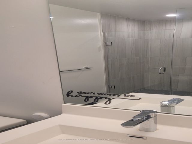 207 - 225 Village Green Sq