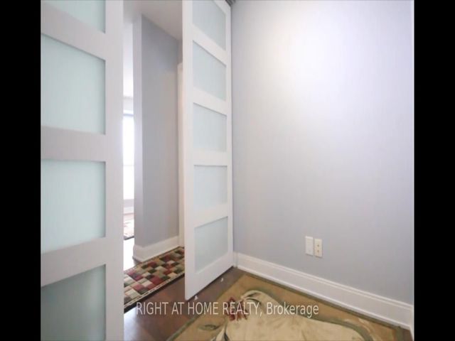 3703 - 125 Village Green Sq