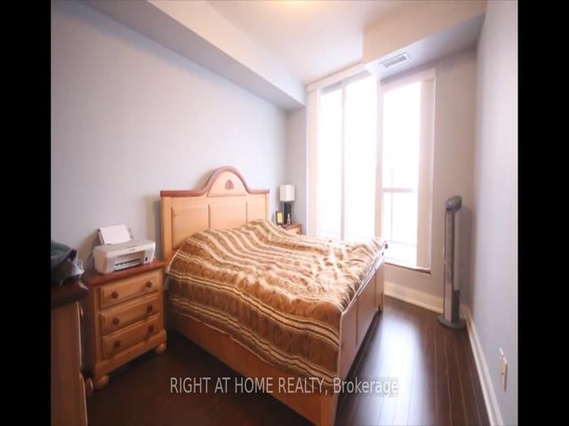 3703 - 125 Village Green Sq