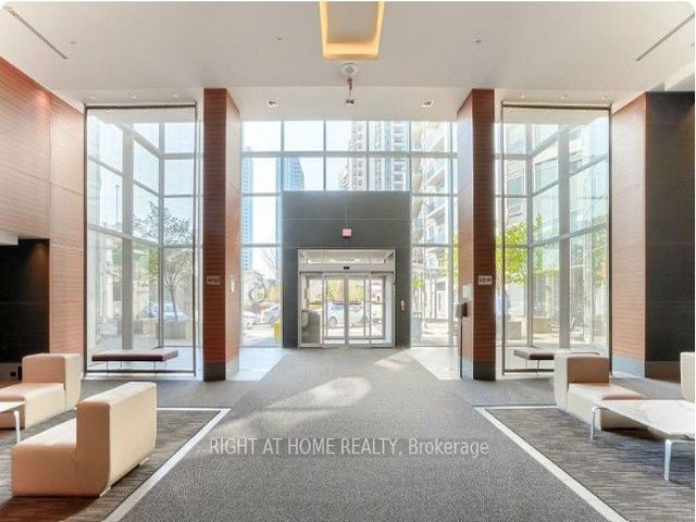 3703 - 125 Village Green Sq