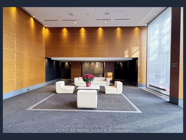 3703 - 125 Village Green Sq