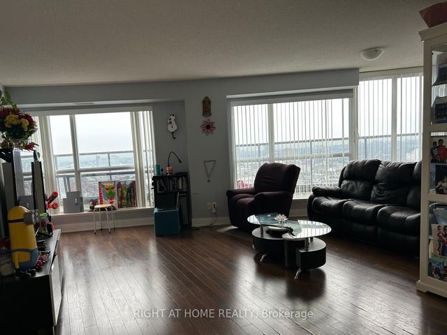 3703 - 125 Village Green Sq