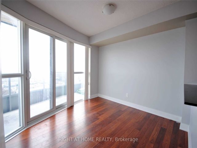 3703 - 125 Village Green Sq