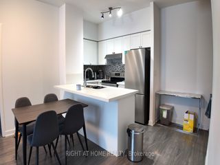 PH502 - 36 Lee Centre Dr