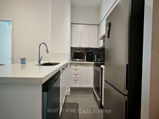 PH502 - 36 Lee Centre Dr