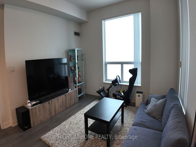 PH502 - 36 Lee Centre Dr