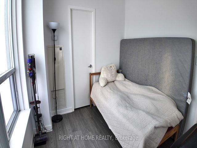 PH502 - 36 Lee Centre Dr