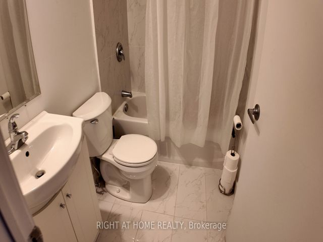 PH502 - 36 Lee Centre Dr