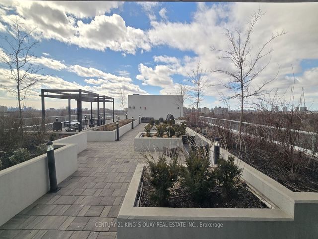 422 - 3220 Sheppard Ave E