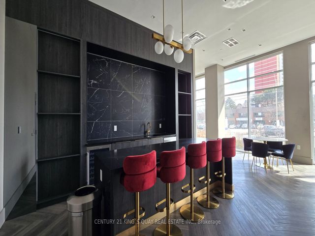 422 - 3220 Sheppard Ave E