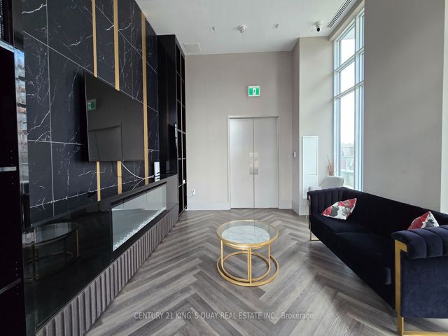 422 - 3220 Sheppard Ave E