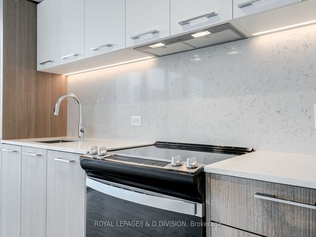 517 - 665 Queen St E