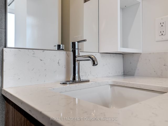 517 - 665 Queen St E