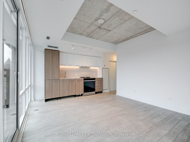 517 - 665 Queen St E