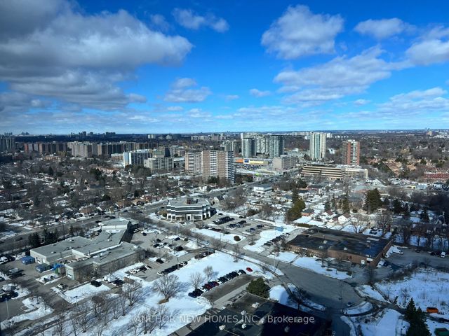 2820 - 275 Village Green Sq
