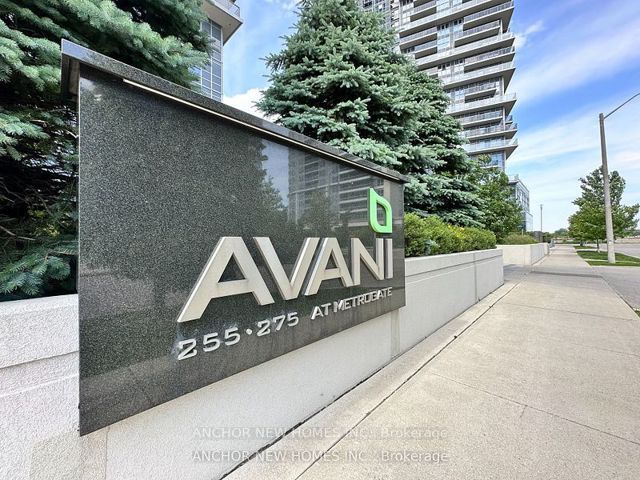 2820 - 275 Village Green Sq