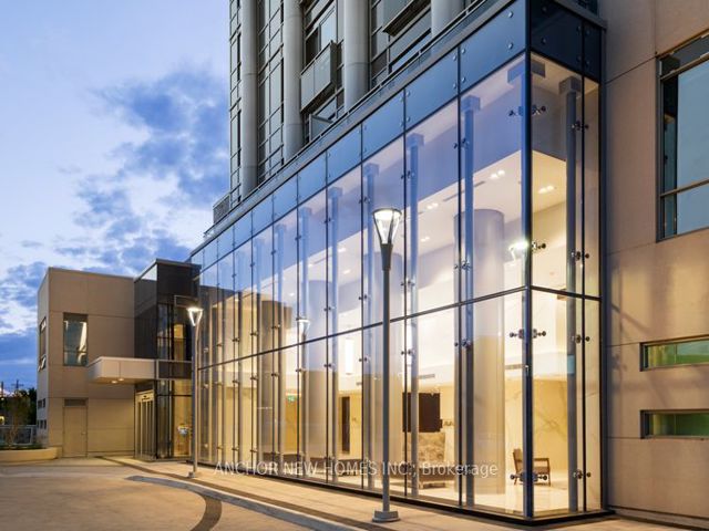 2820 - 275 Village Green Sq