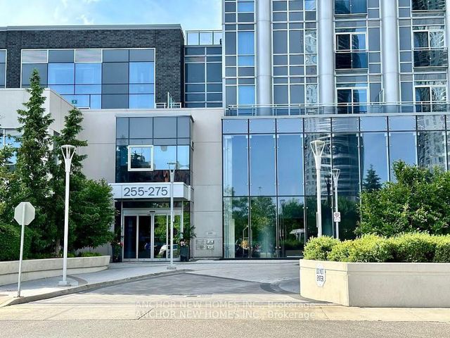 2820 - 275 Village Green Sq