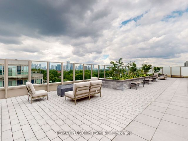 617 - 150 Logan Ave