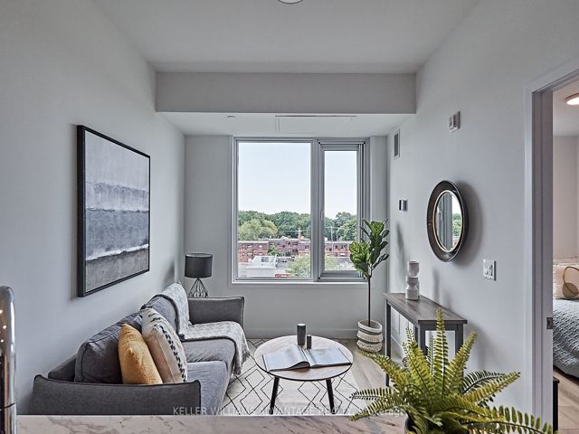 302 - 2382 Kingston Rd