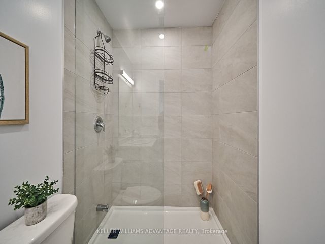 302 - 2382 Kingston Rd
