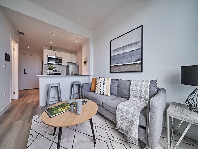 302 - 2382 Kingston Rd