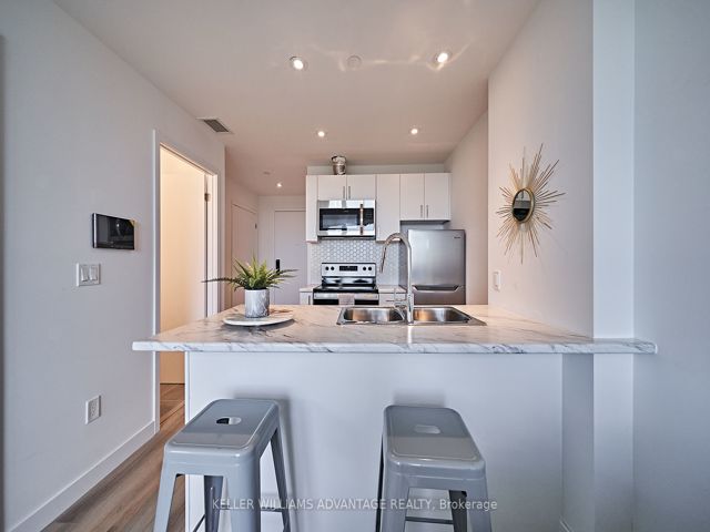 302 - 2382 Kingston Rd
