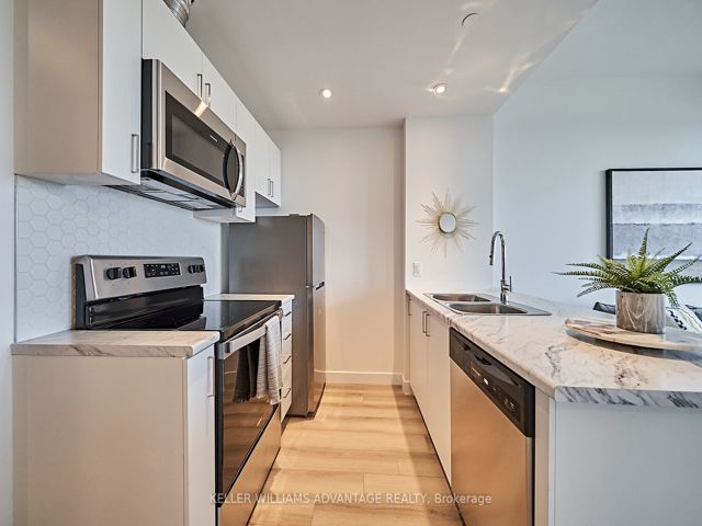 302 - 2382 Kingston Rd