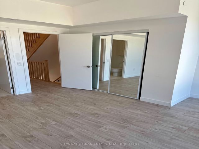 7 - 176 CLONMORE Dr