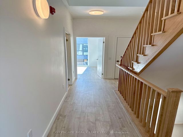7 - 176 CLONMORE Dr