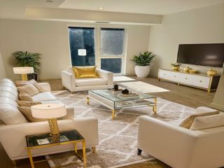7 - 176 CLONMORE Dr