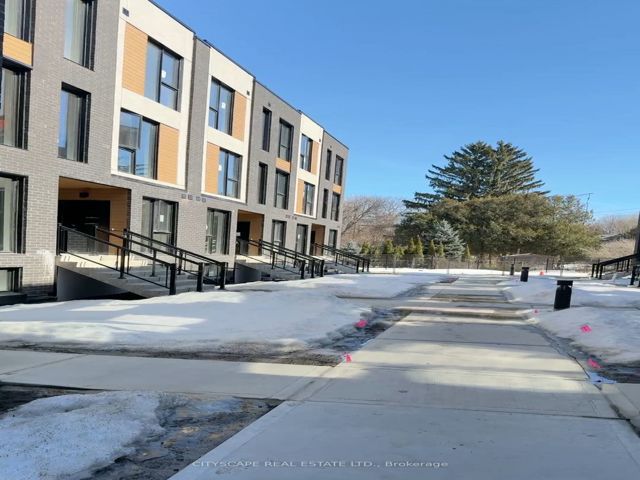 7 - 176 CLONMORE Dr