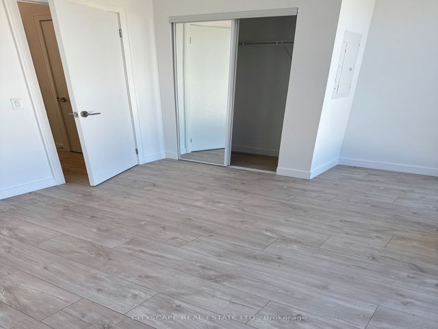 7 - 176 CLONMORE Dr