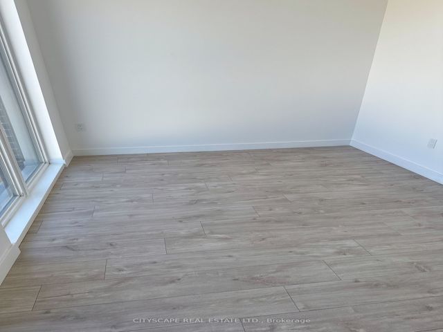 7 - 176 CLONMORE Dr